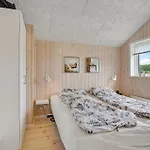 4 Bedroom Stunning In Ferienhaus Haderslev