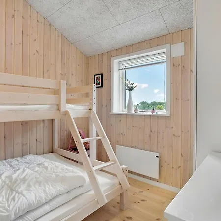 4 Bedroom Stunning In Casa vacanze Haderslev