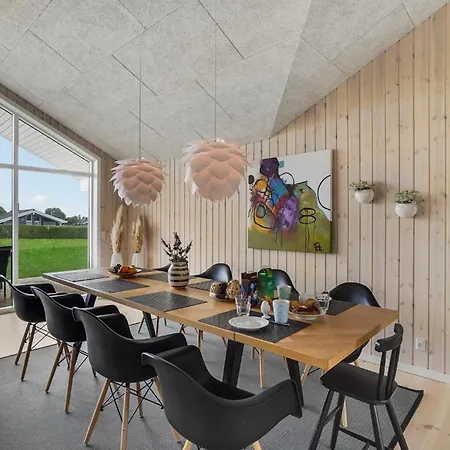Ferienhaus 4 Bedroom Stunning In