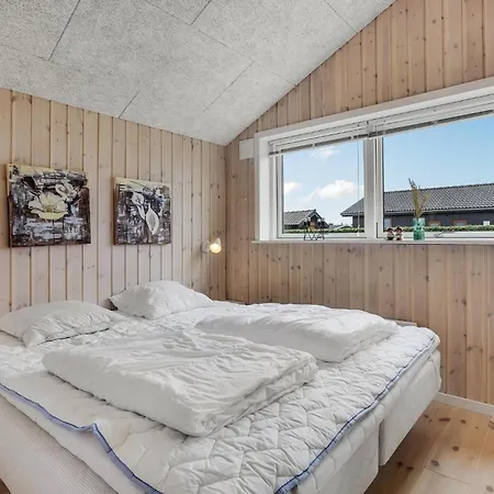Σπίτι διακοπών 4 Bedroom Stunning In *