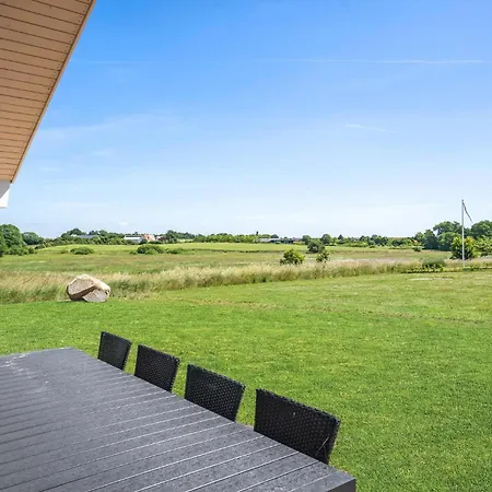 4 Bedroom Stunning In Ferienhaus