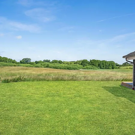 4 Bedroom Stunning In Ferienhaus *